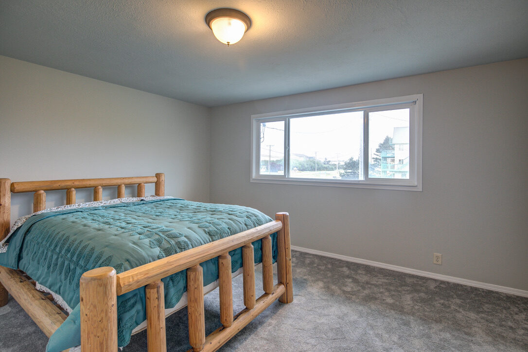 798 Ocean Shores Blvd NW