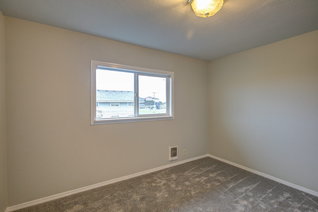 798 Ocean Shores Blvd NW