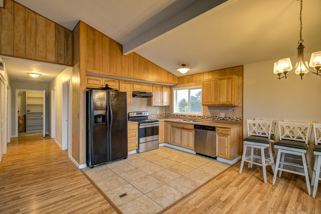 798 Ocean Shores Blvd NW