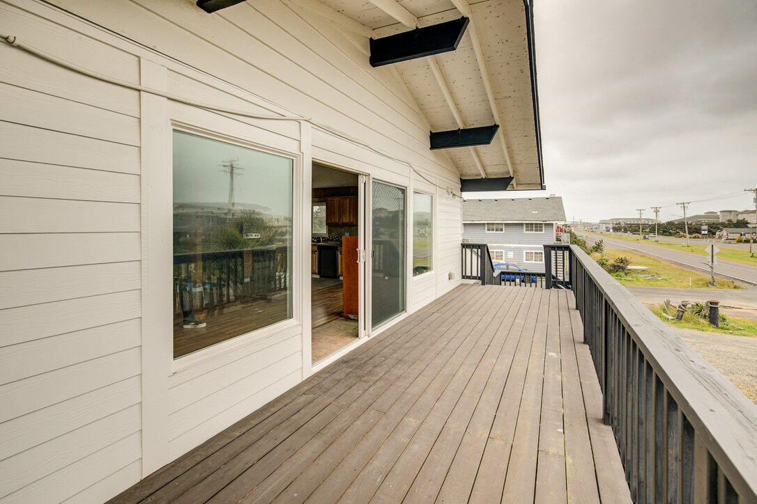 798 Ocean Shores Blvd NW