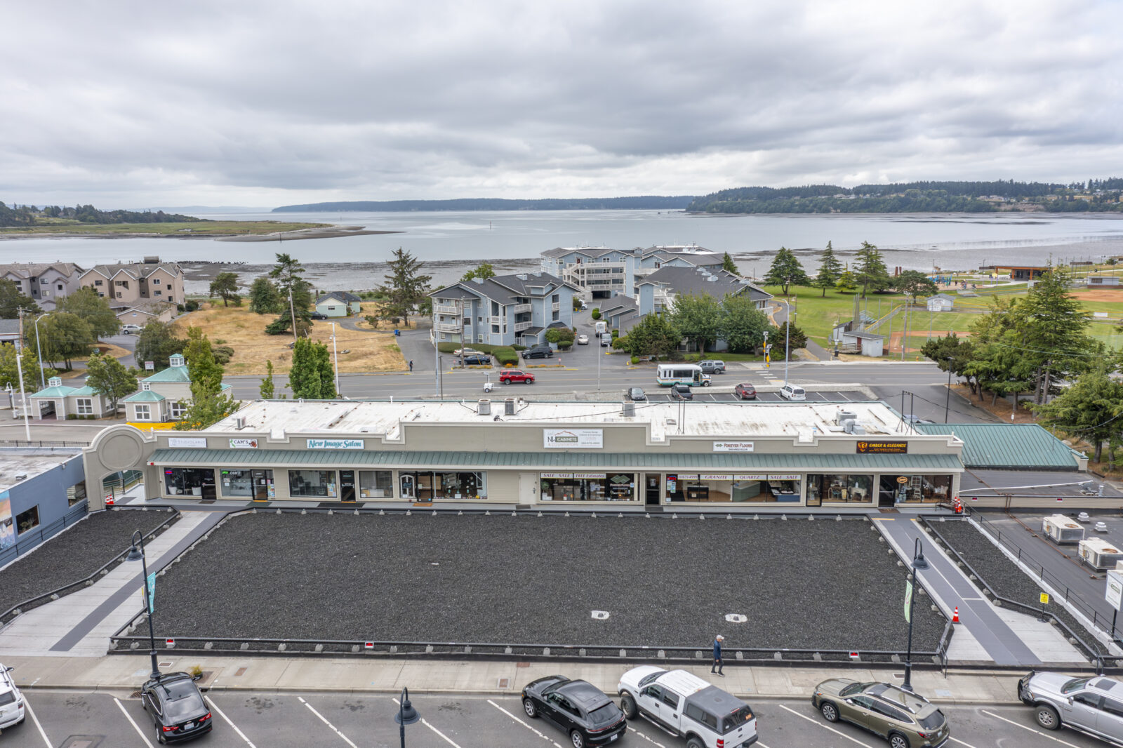 656 Bayshore SE