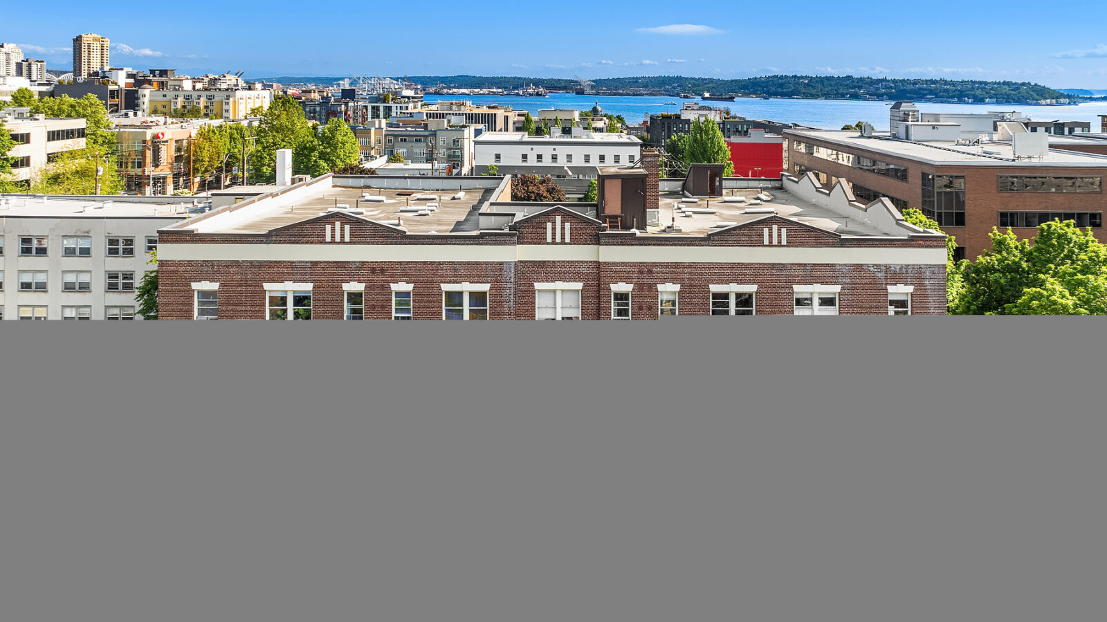 119 W Roy St