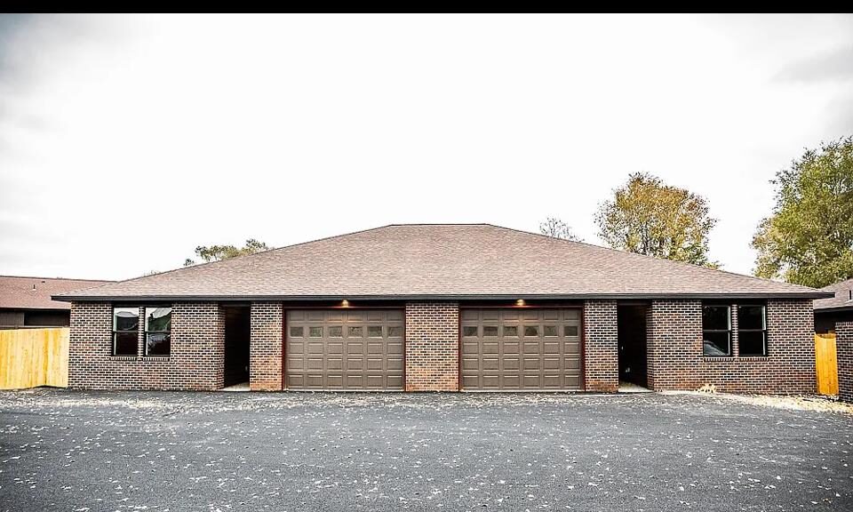 1213 Nanto Rd NE