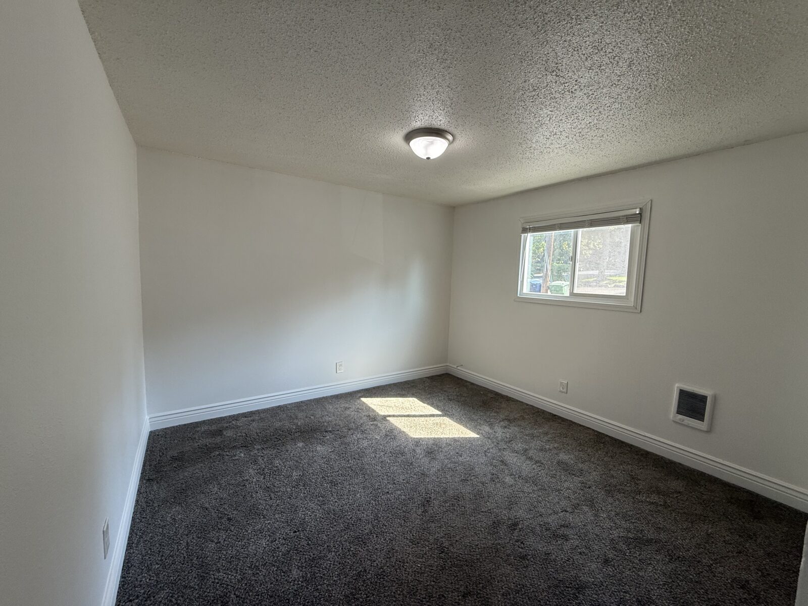 1405 W 8th Ave