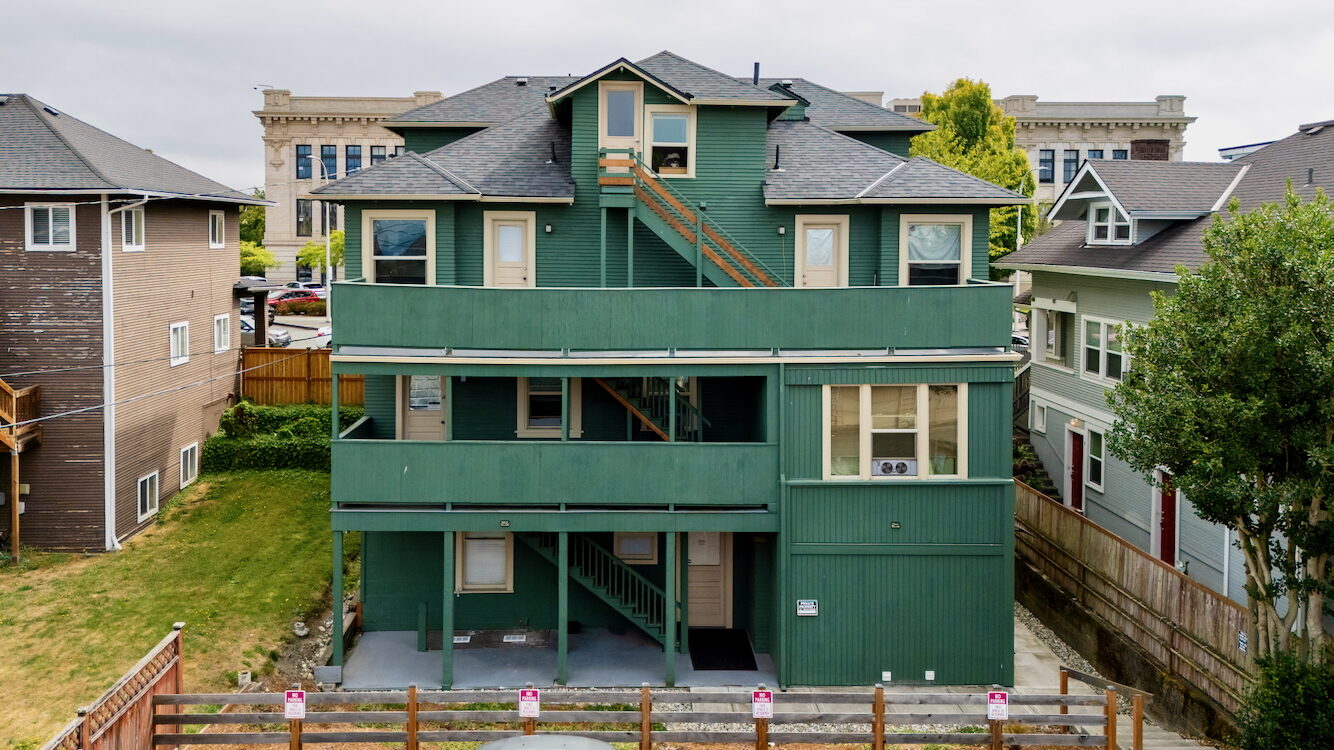2414 Hoyt Ave