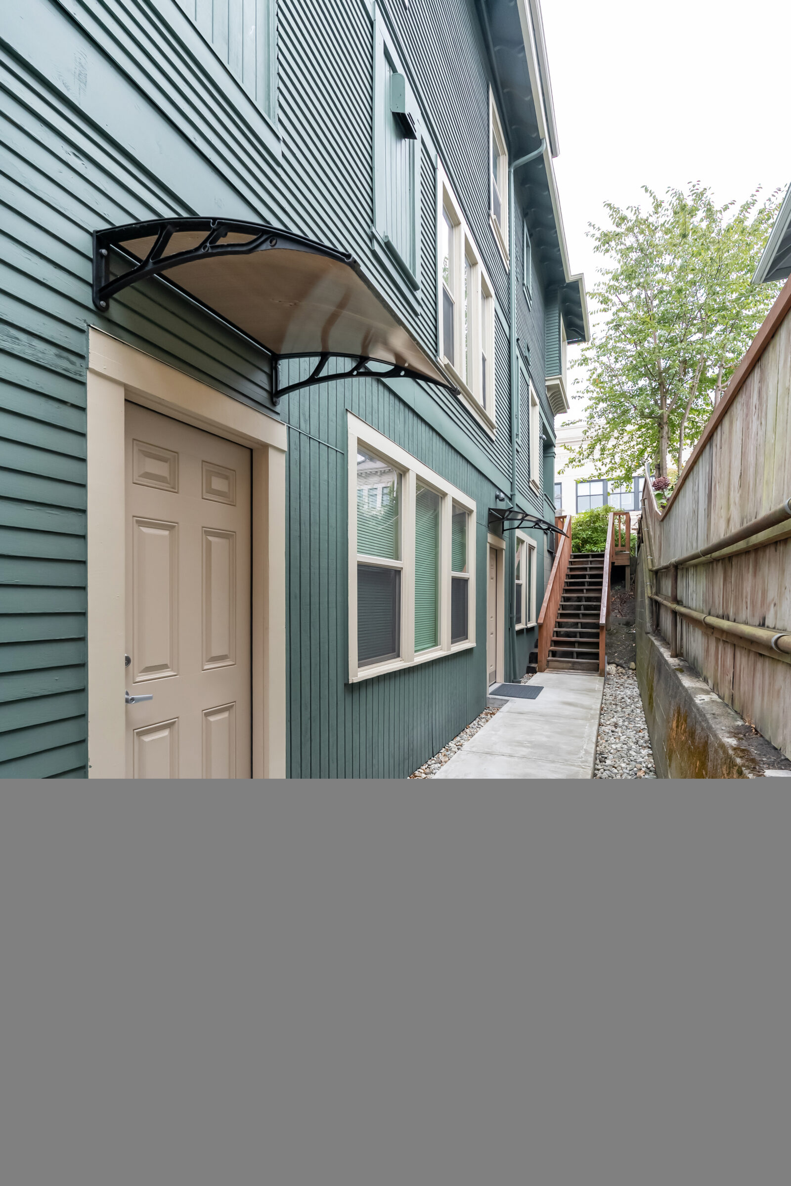 2414 Hoyt Ave