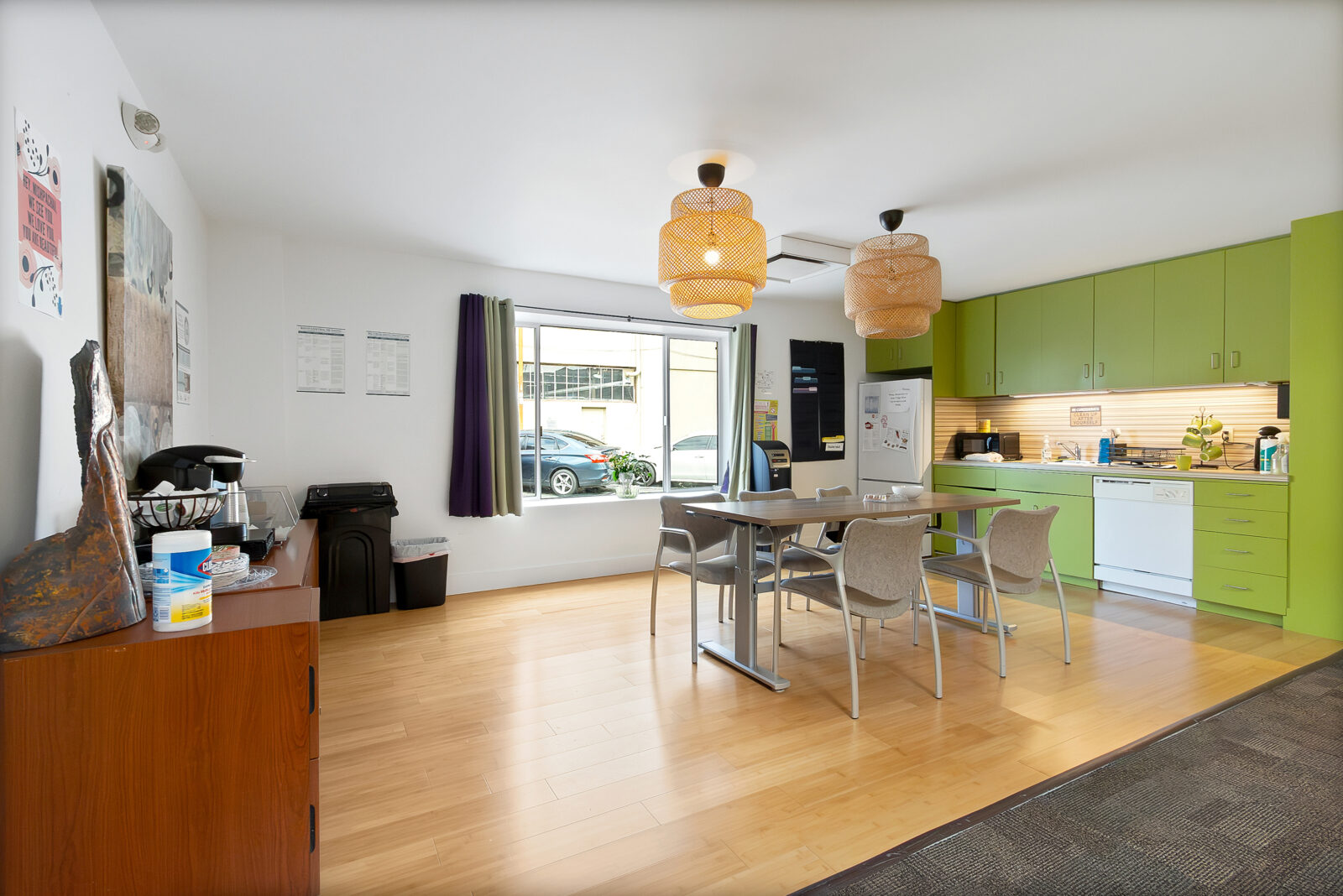 221 W Gowe St