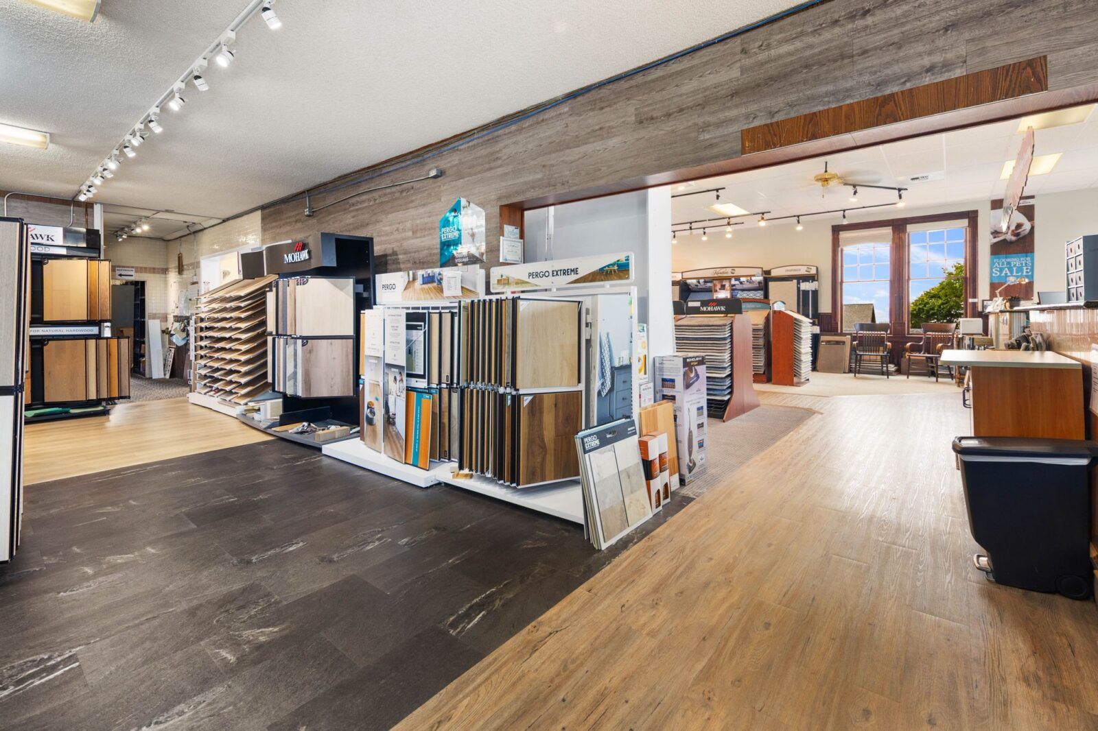 542 Main St