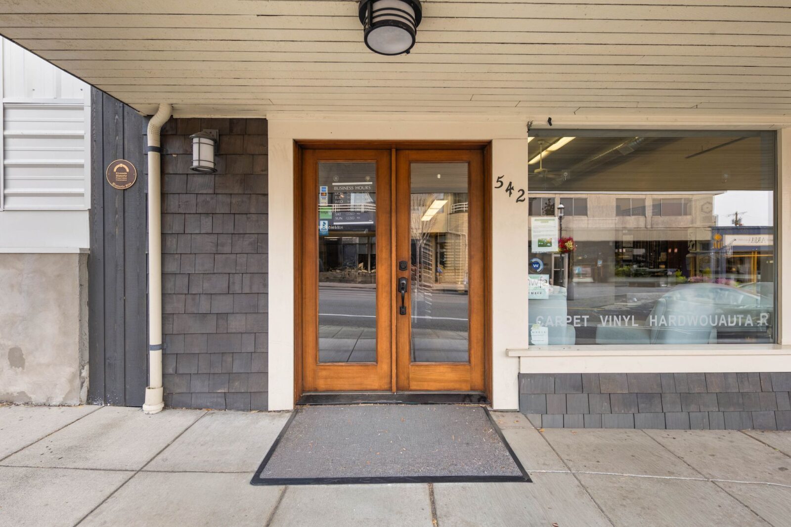 542 Main St