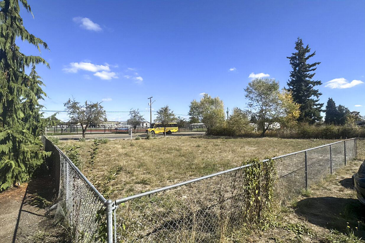 411 Yelm Ave W