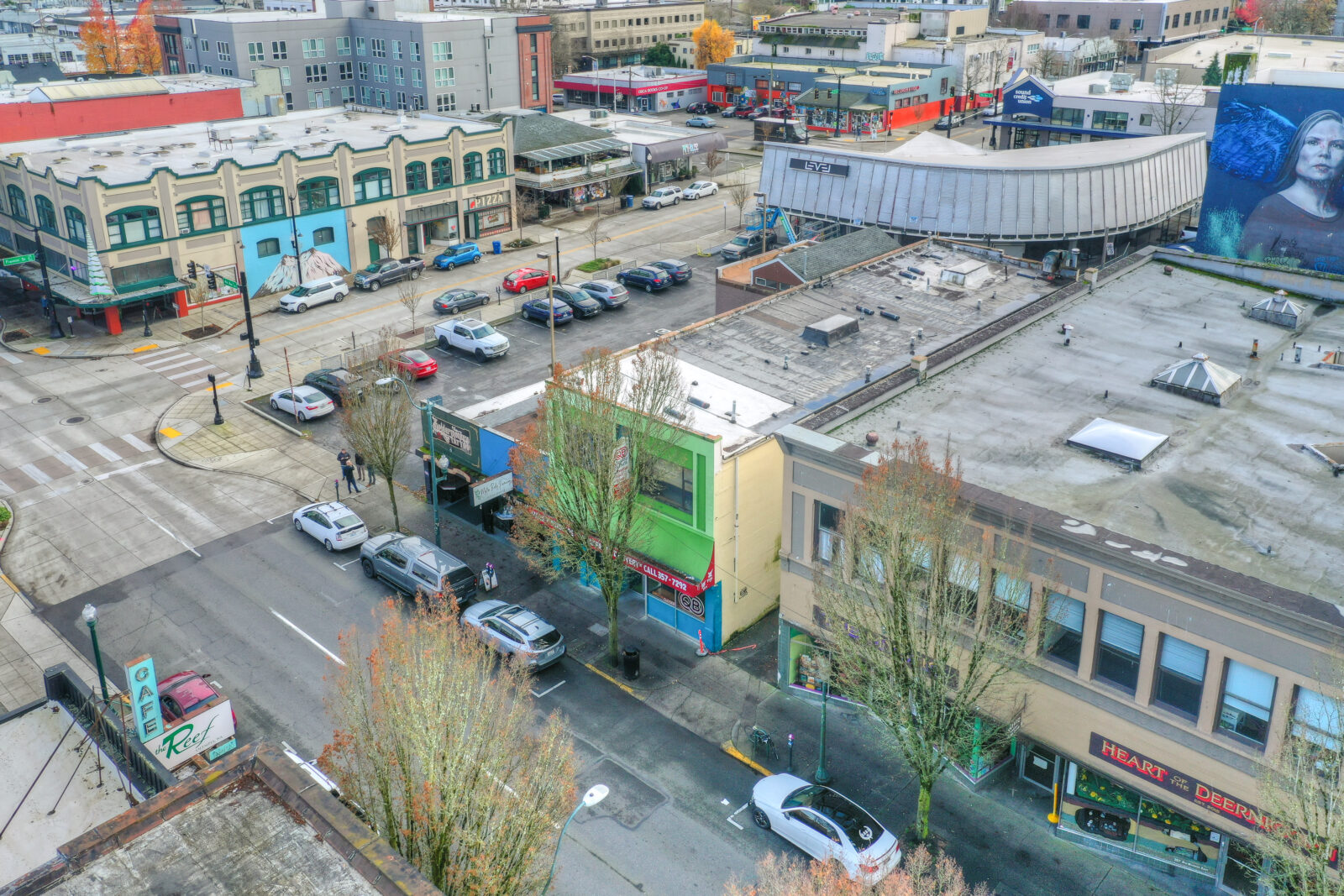 213 4th Ave E