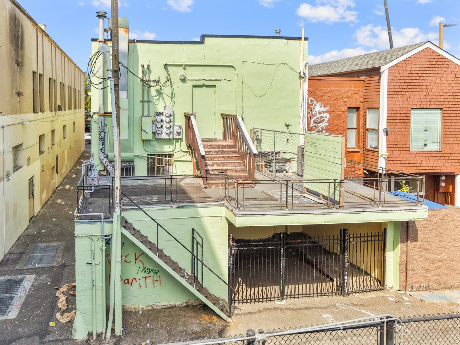 213 4th Ave E