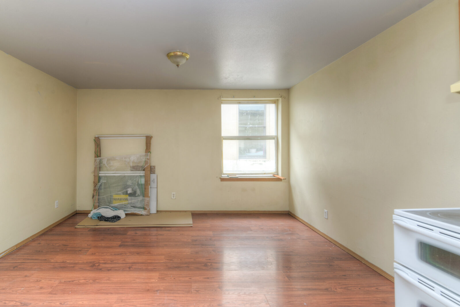 213 4th Ave E
