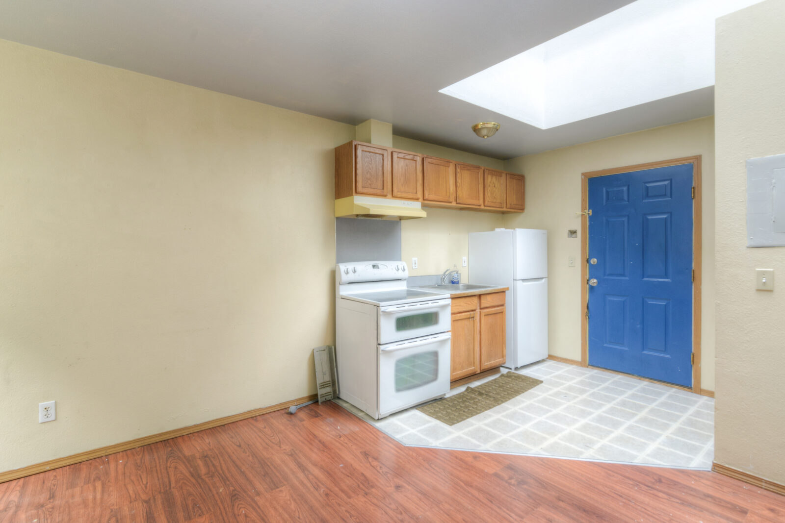 213 4th Ave E