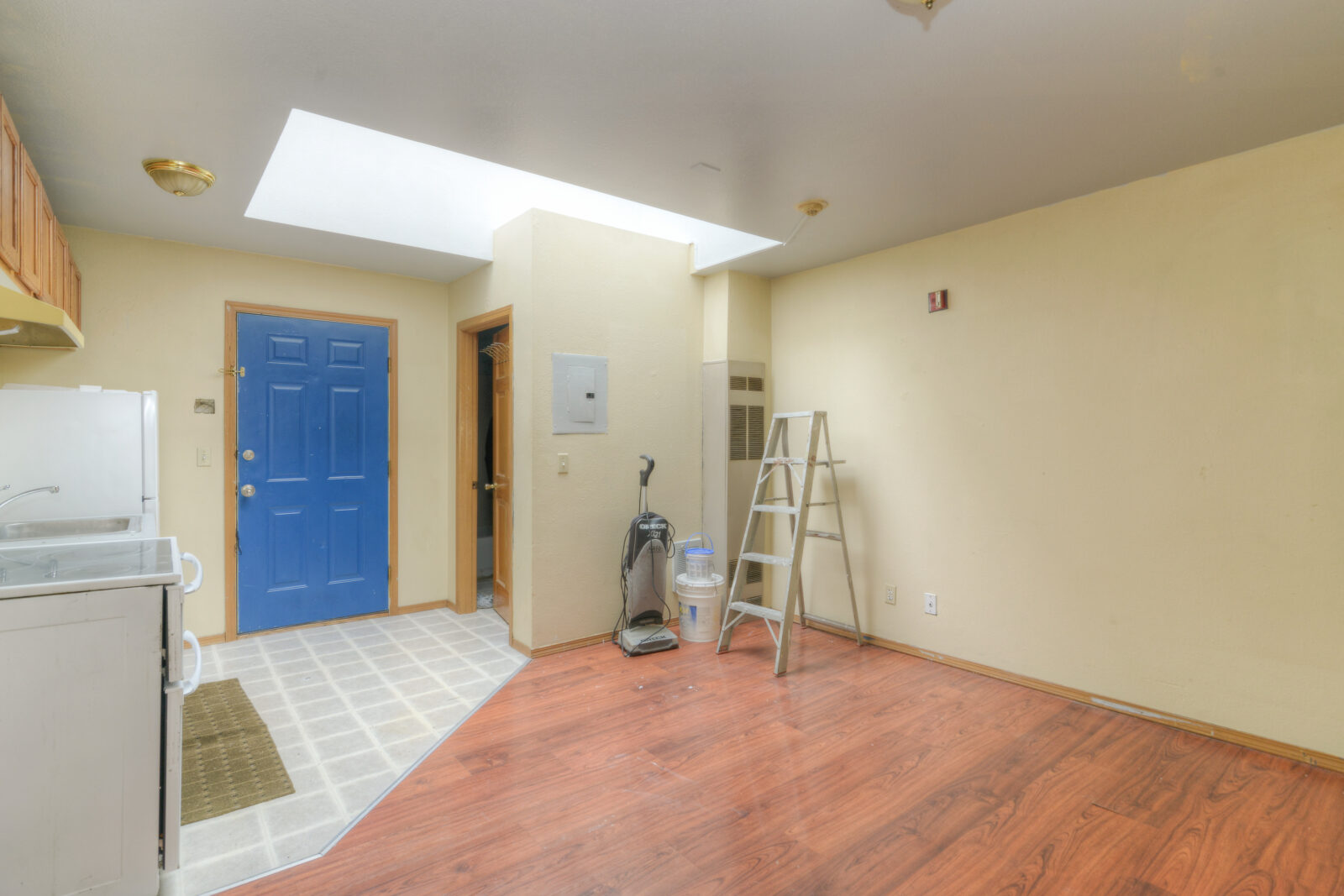 213 4th Ave E