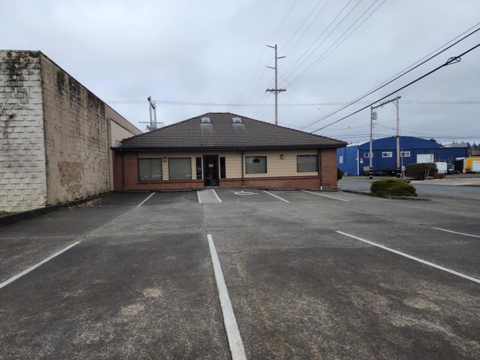 400 W Wishkah St