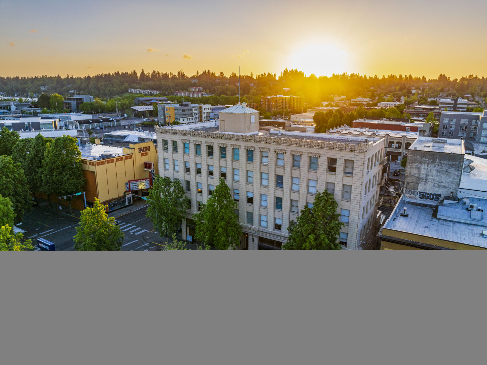 203 4th Ave E