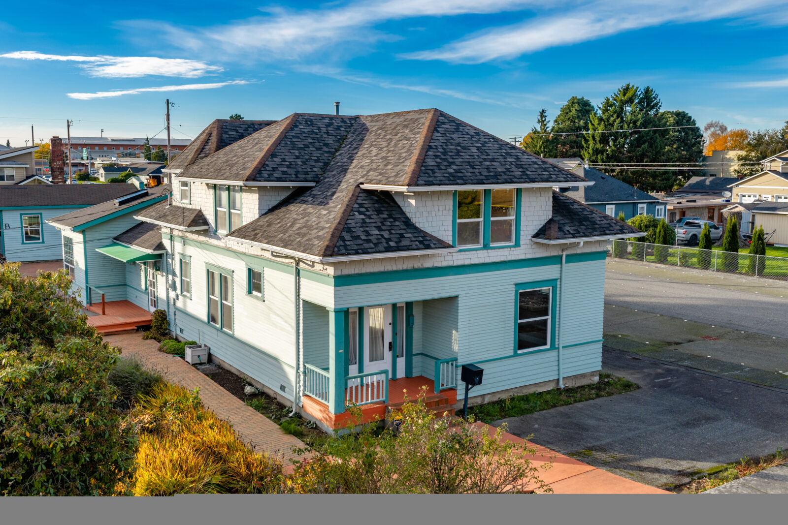 225 N Walnut St