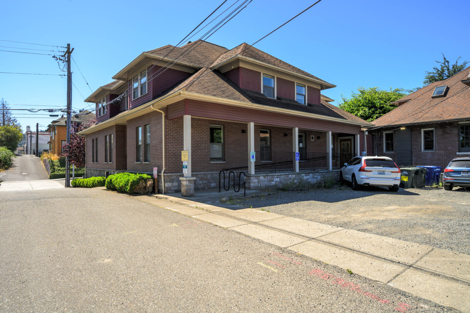 300 N Commercial St