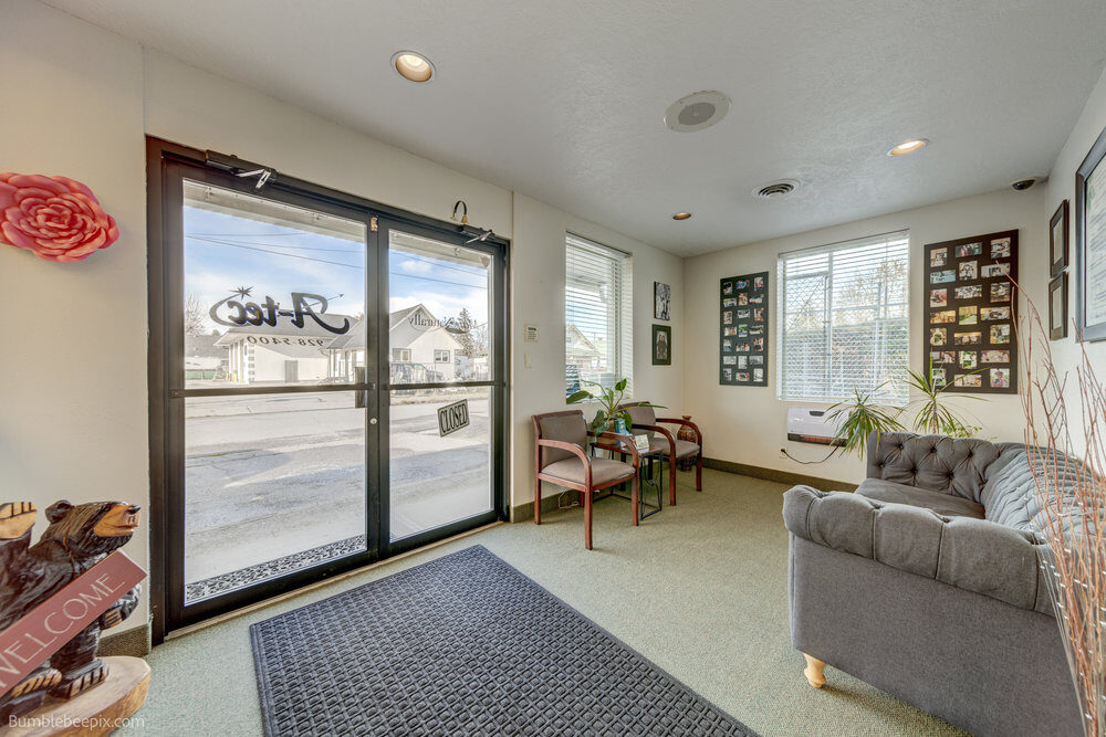 106 N Hutchinson Rd
