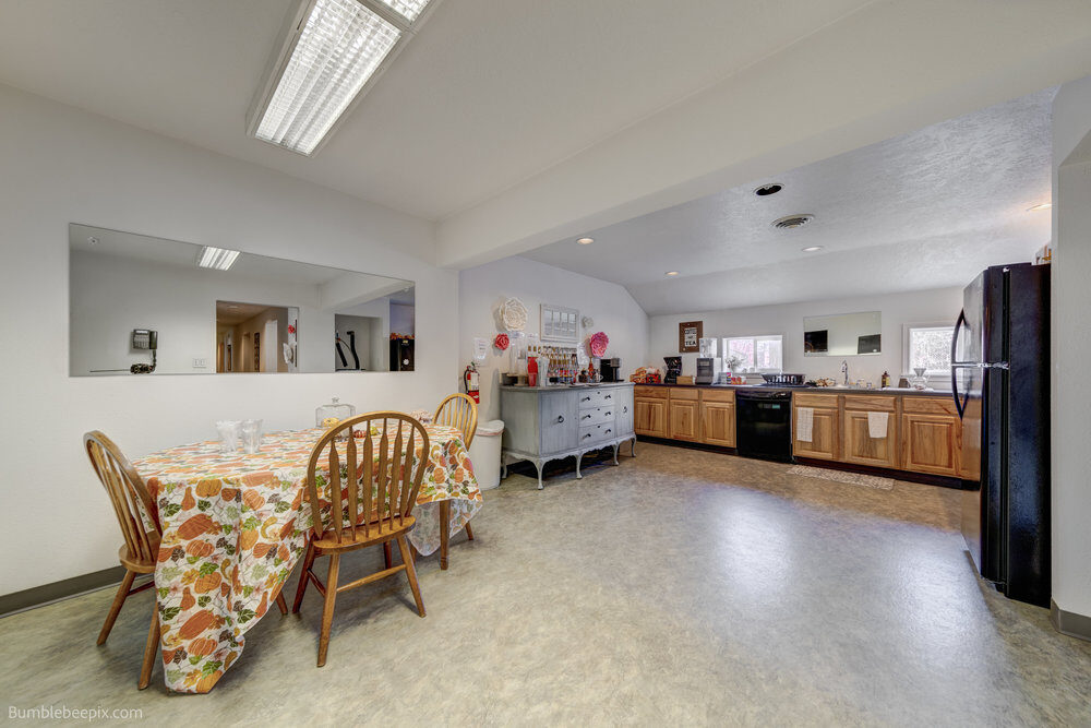 106 N Hutchinson Rd