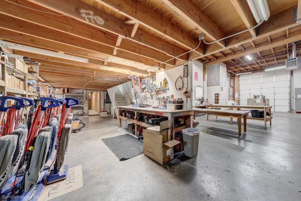 106 N Hutchinson Rd