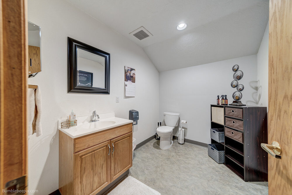 106 N Hutchinson Rd