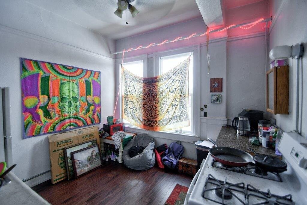 210 4th Ave E