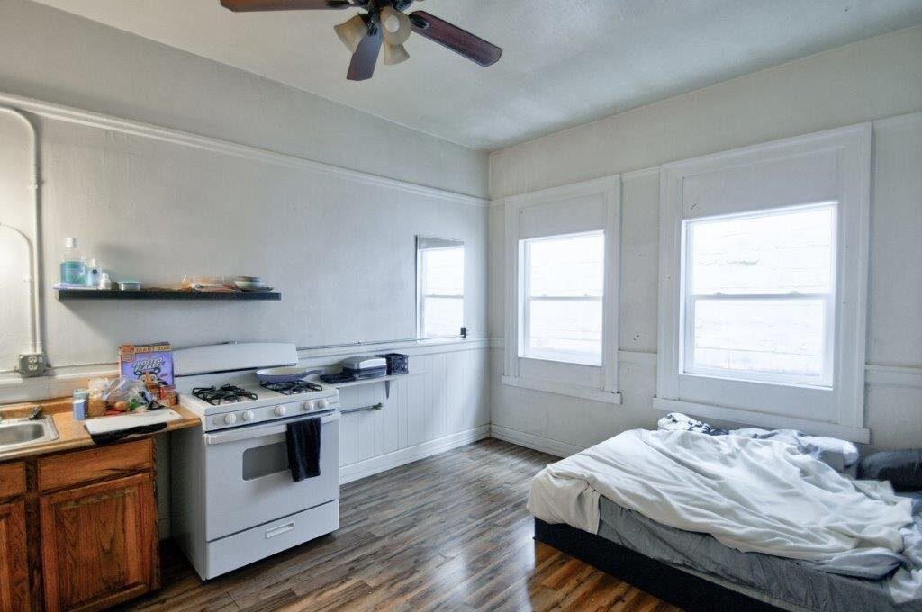 210 4th Ave E