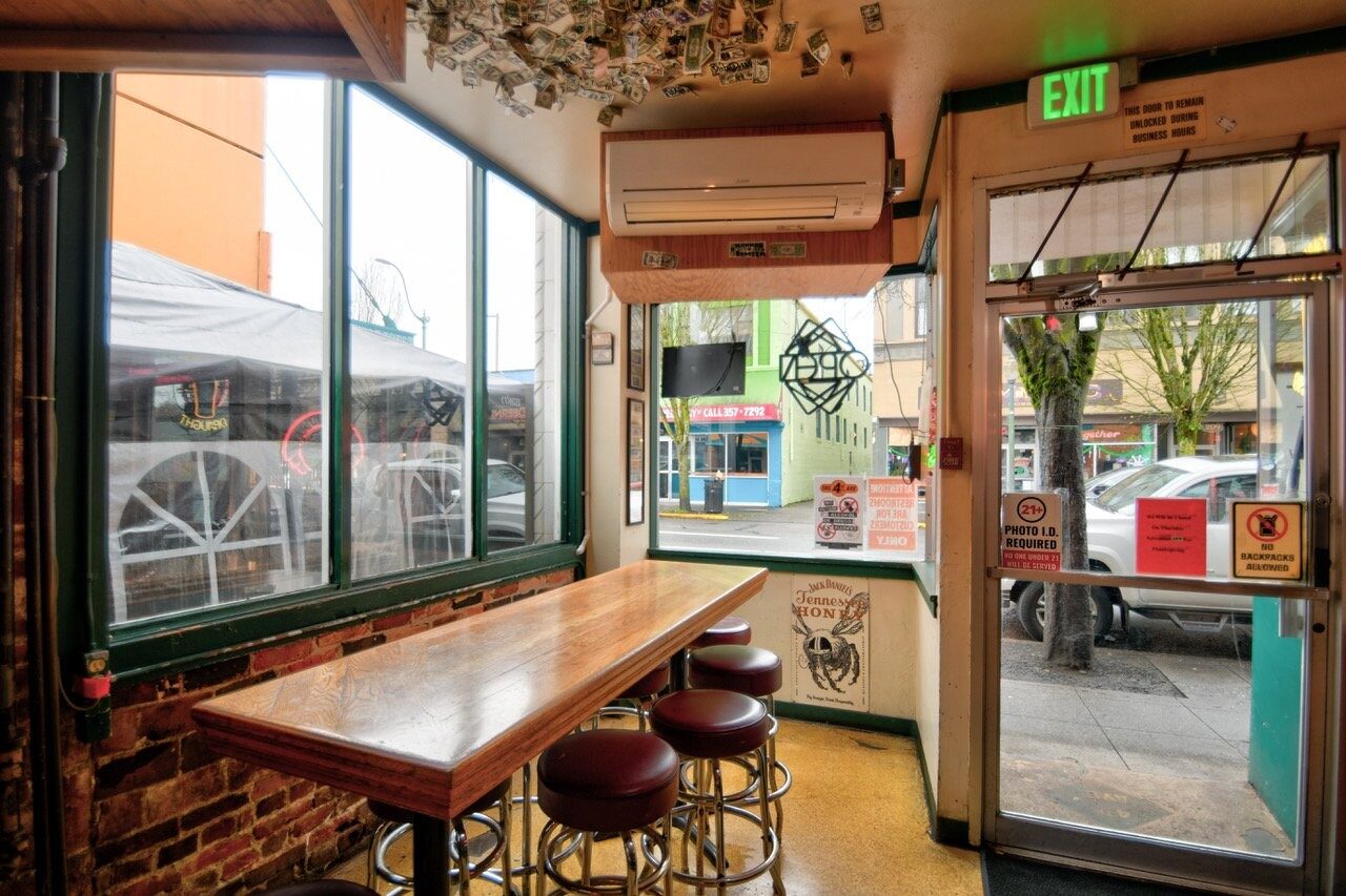 210 4th Ave E
