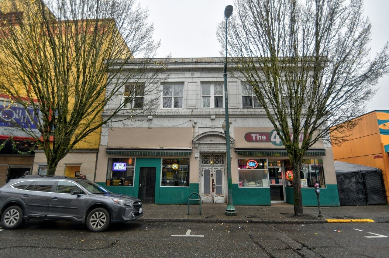 210 4th Ave E