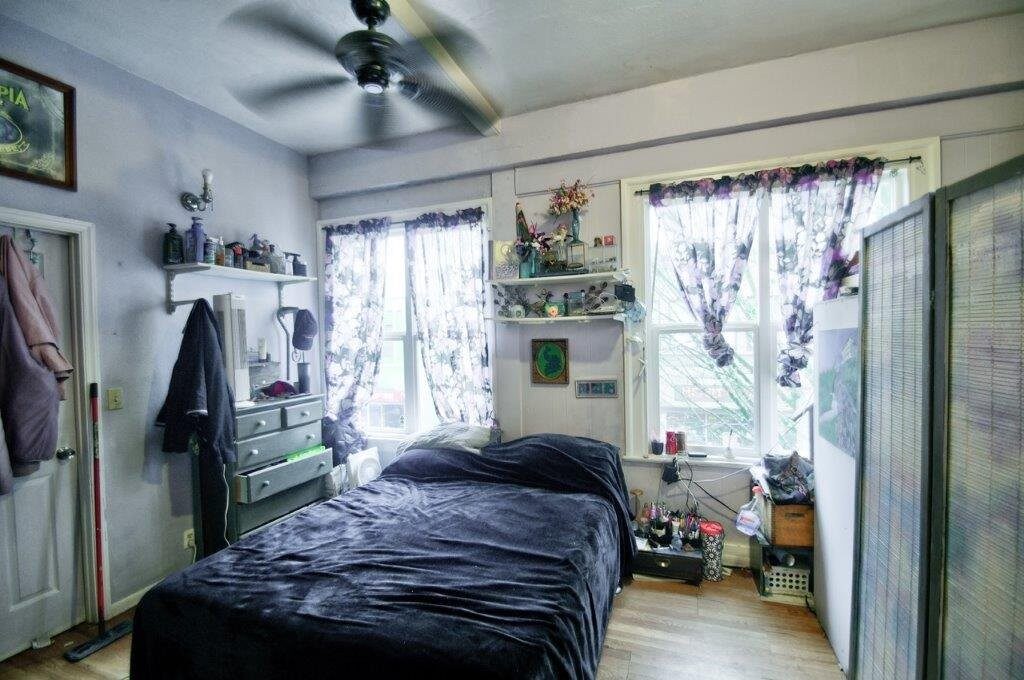 210 4th Ave E