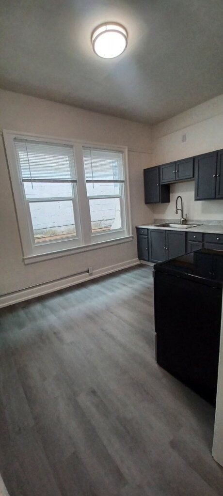 210 4th Ave E