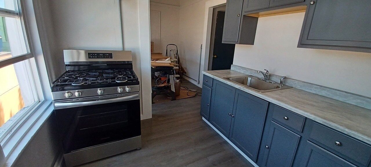 210 4th Ave E