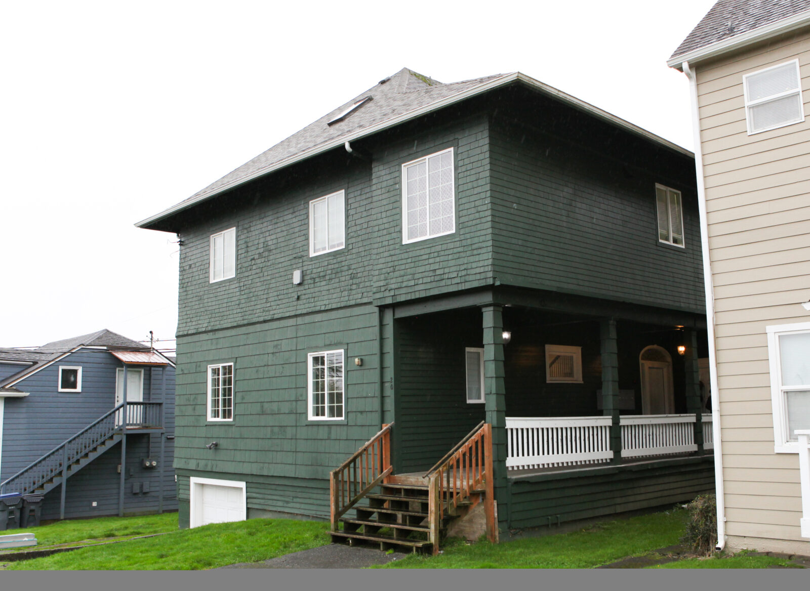 220 W 4th St