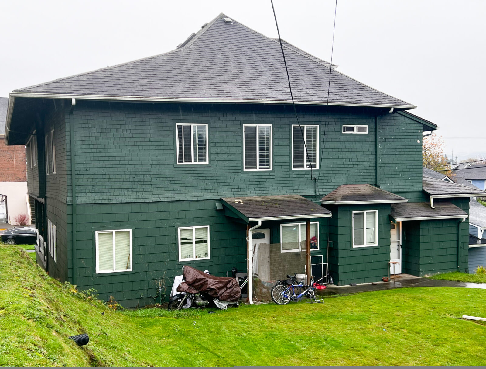 220 W 4th St