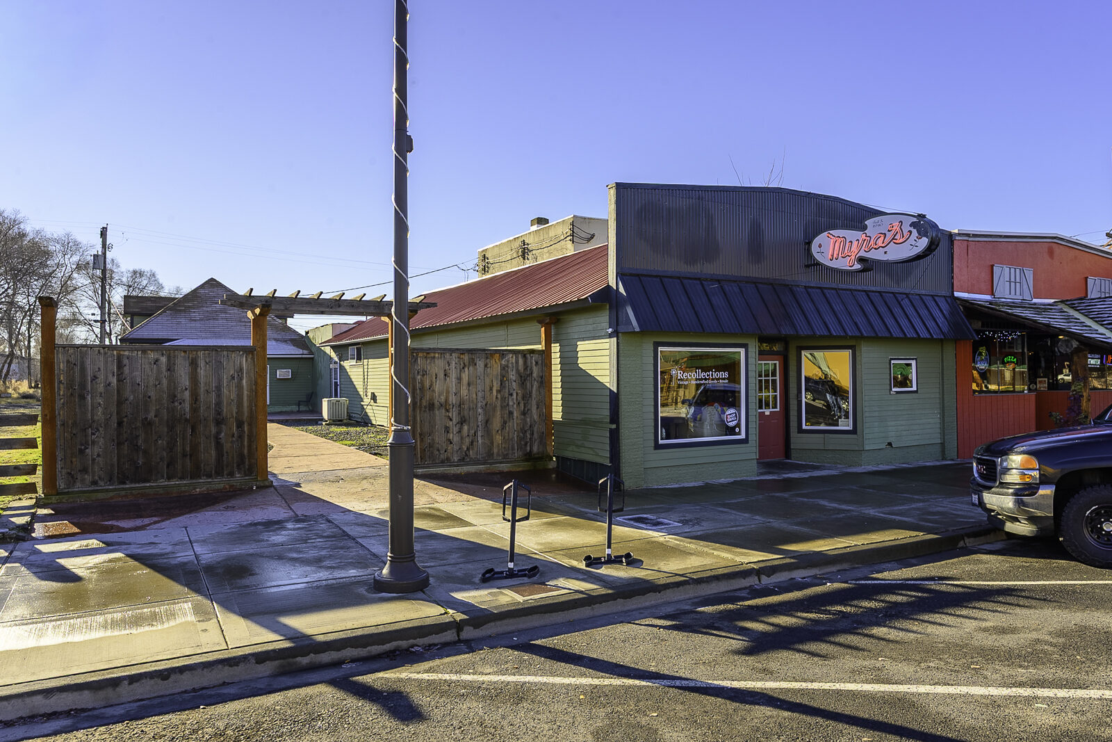 315 Main Ave E