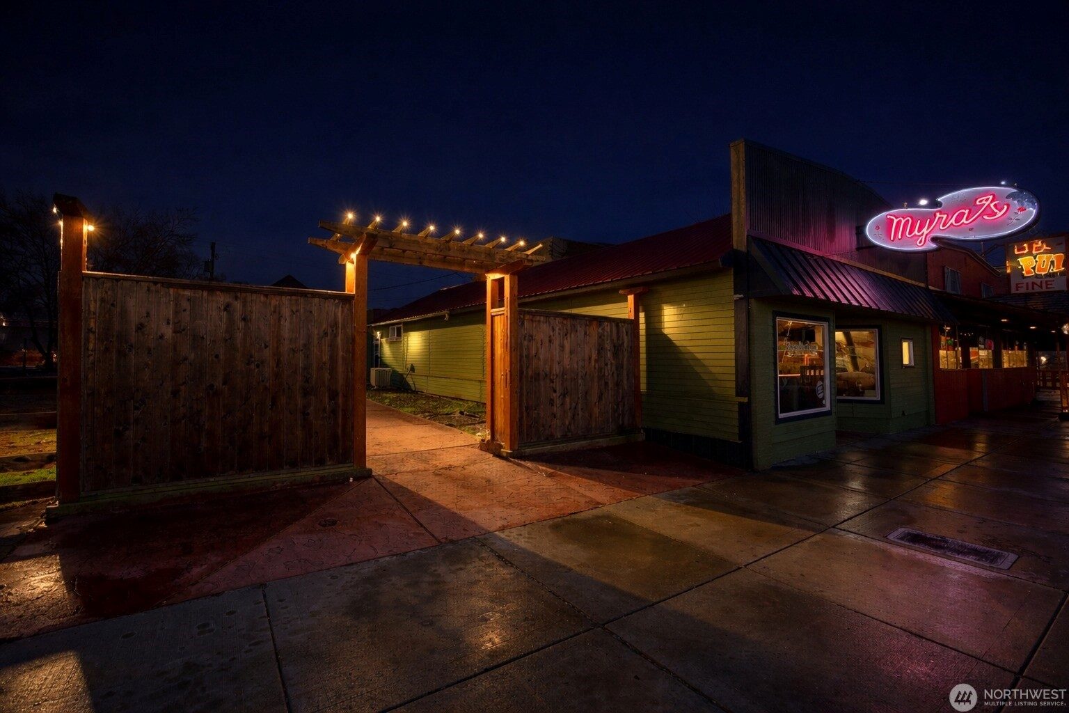 315 Main Ave E
