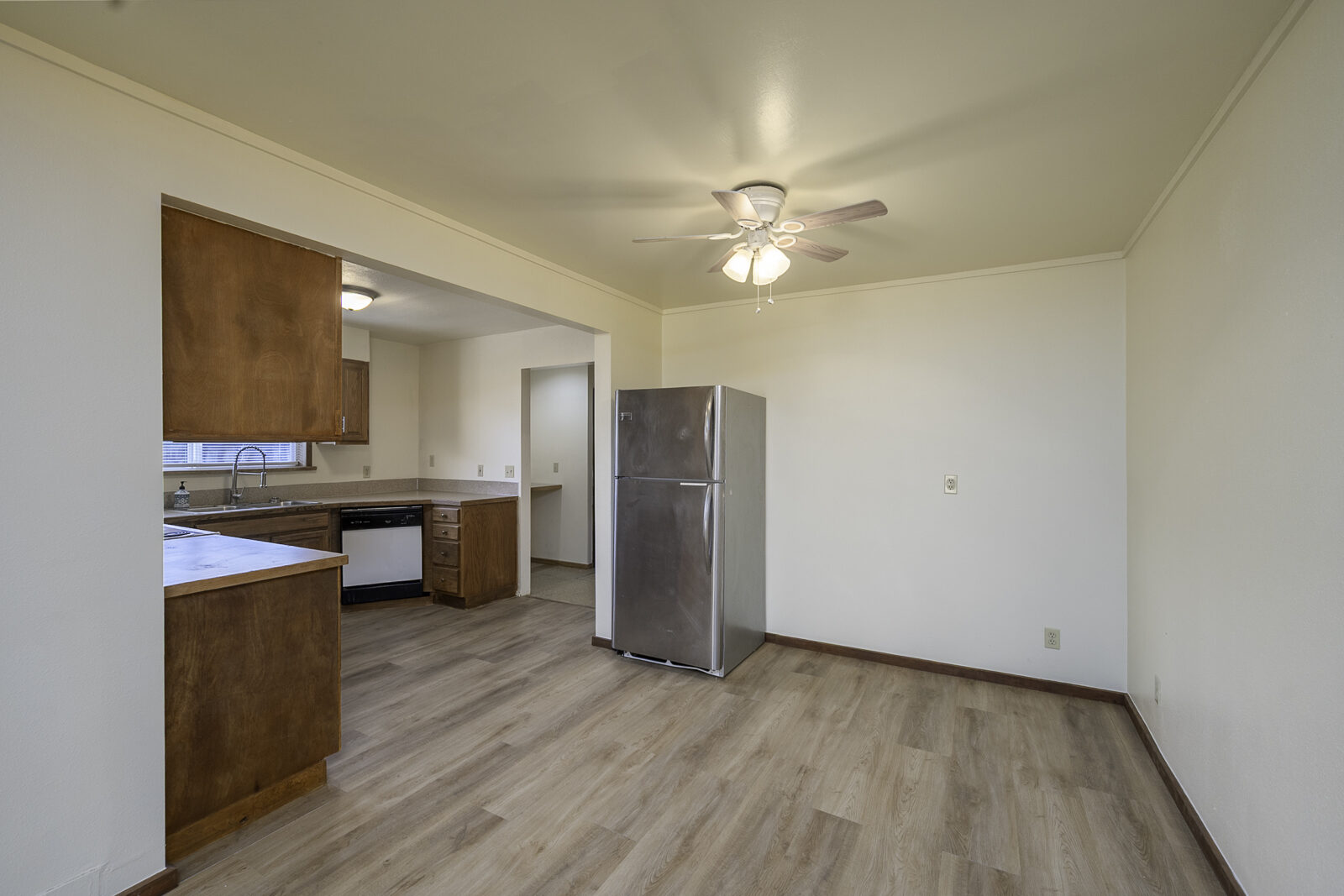 315 Main Ave E