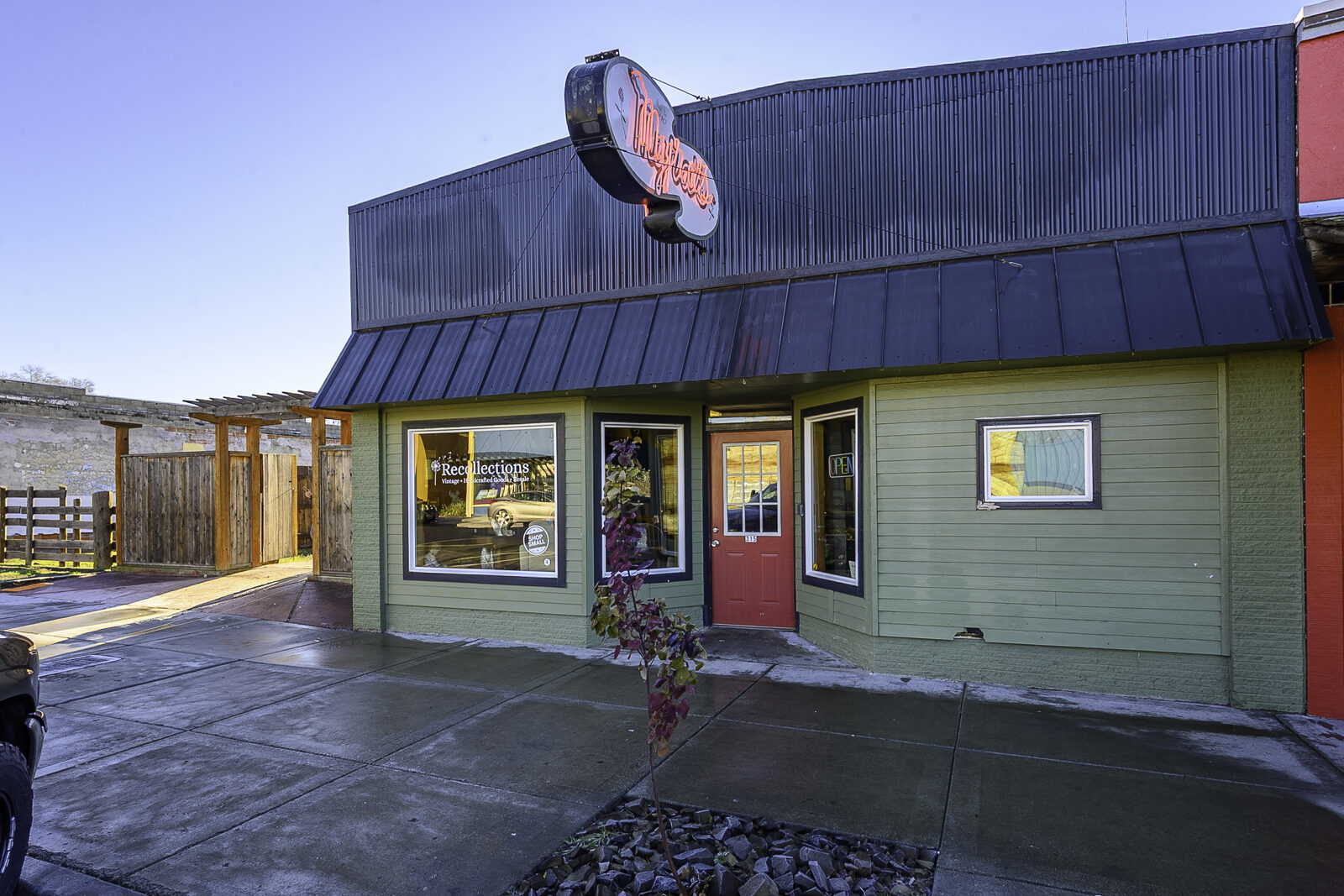 315 Main Ave E