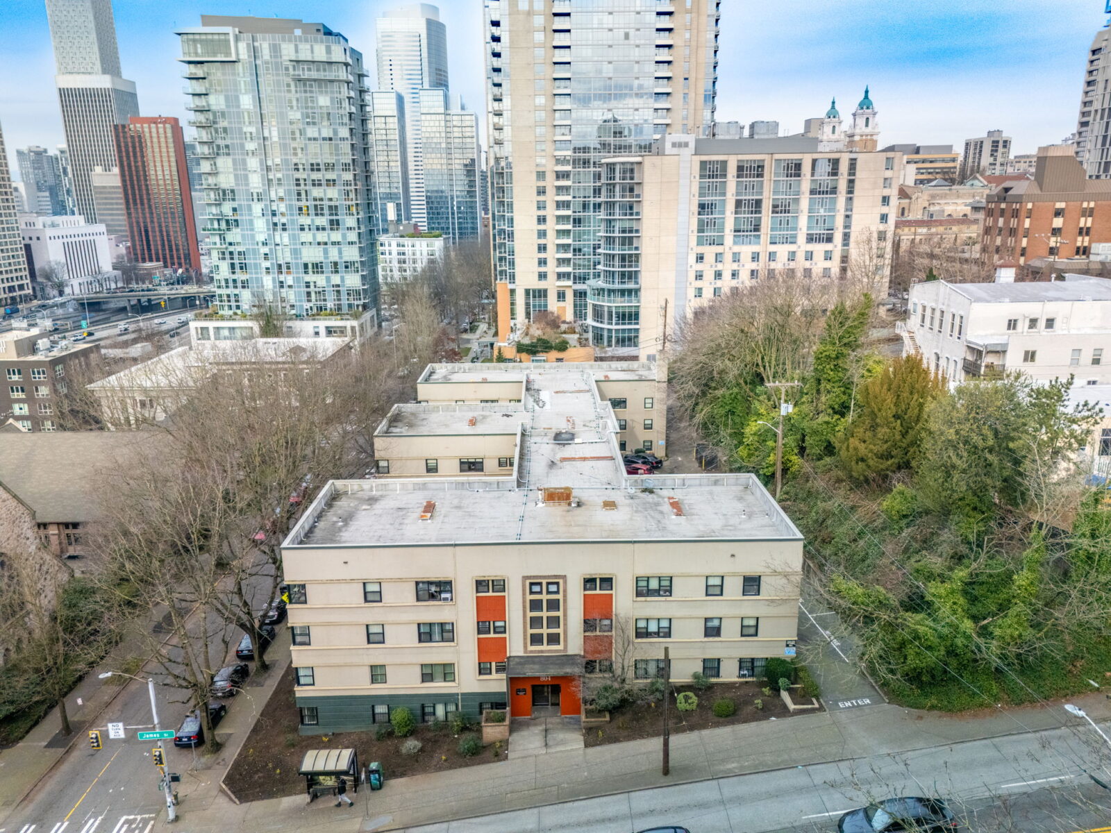 804 James St