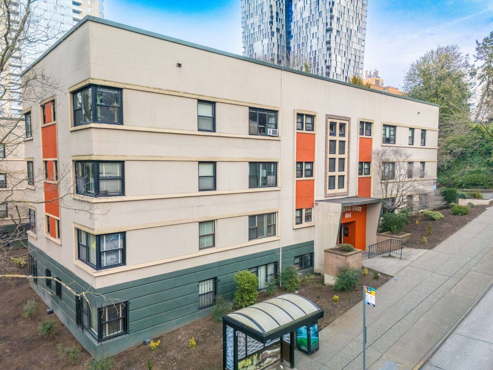 804 James St
