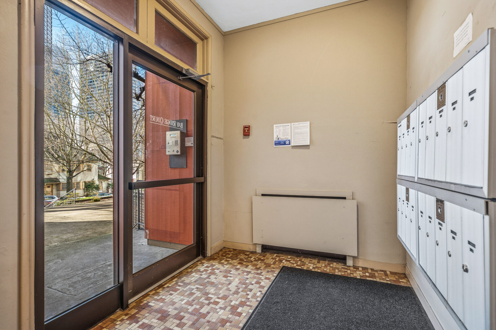 804 James St
