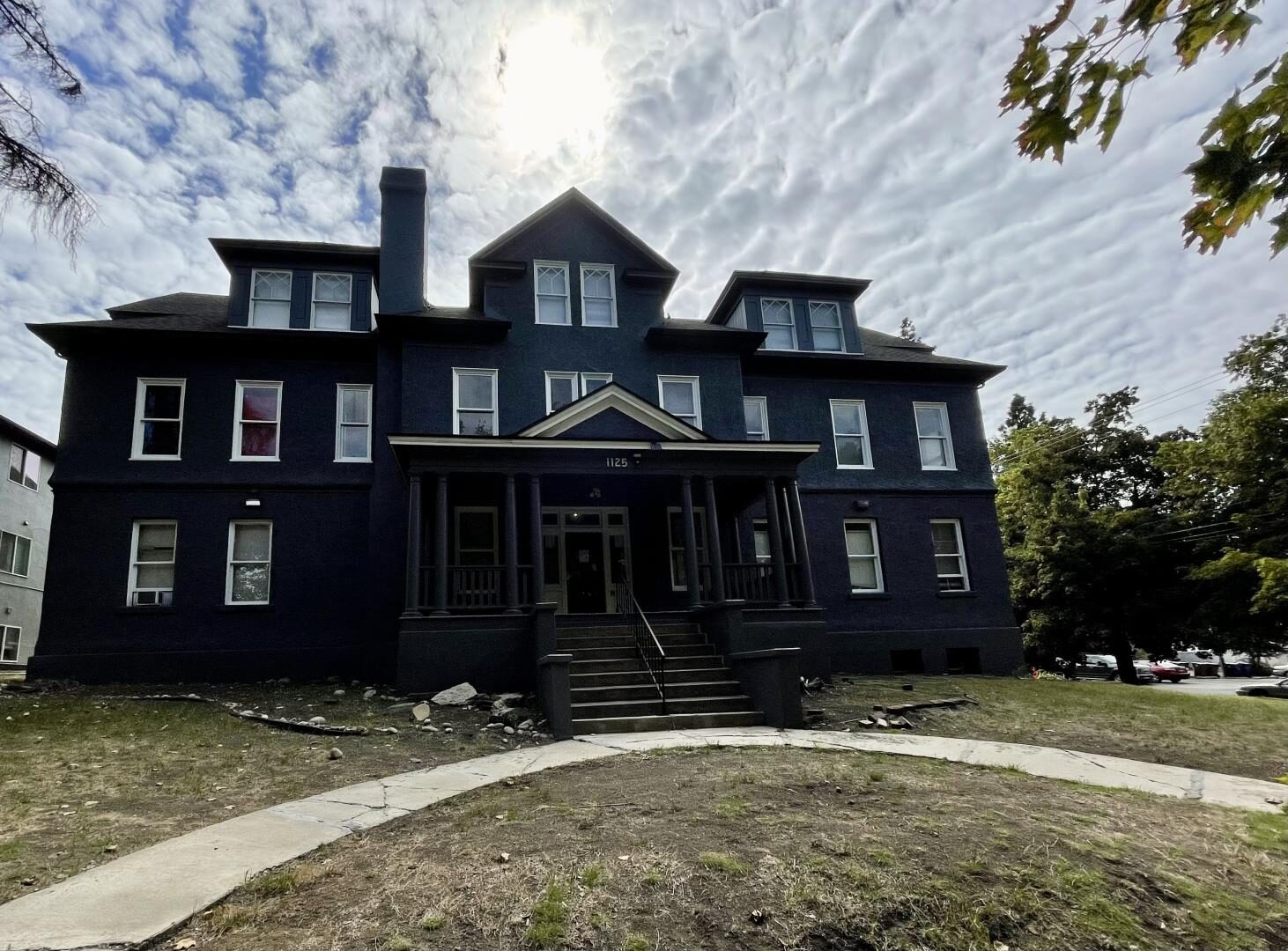 1125 W 11th Ave