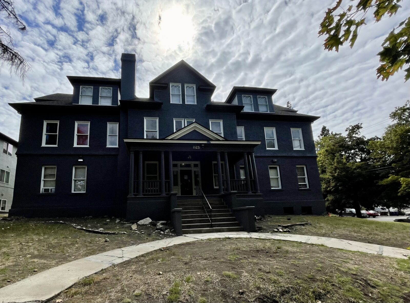 1125 W 11th Ave