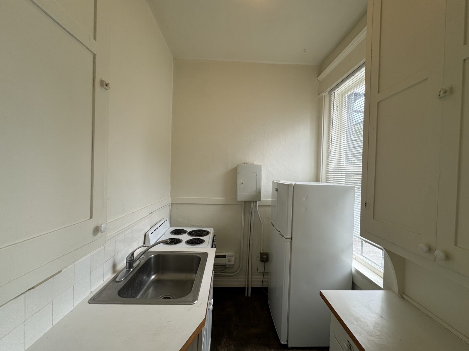 1125 W 11th Ave