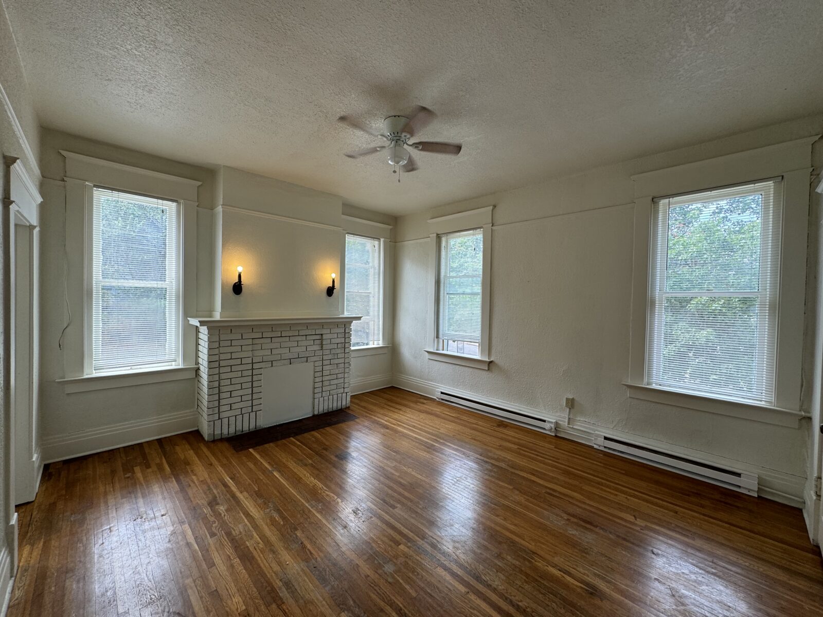 1125 W 11th Ave