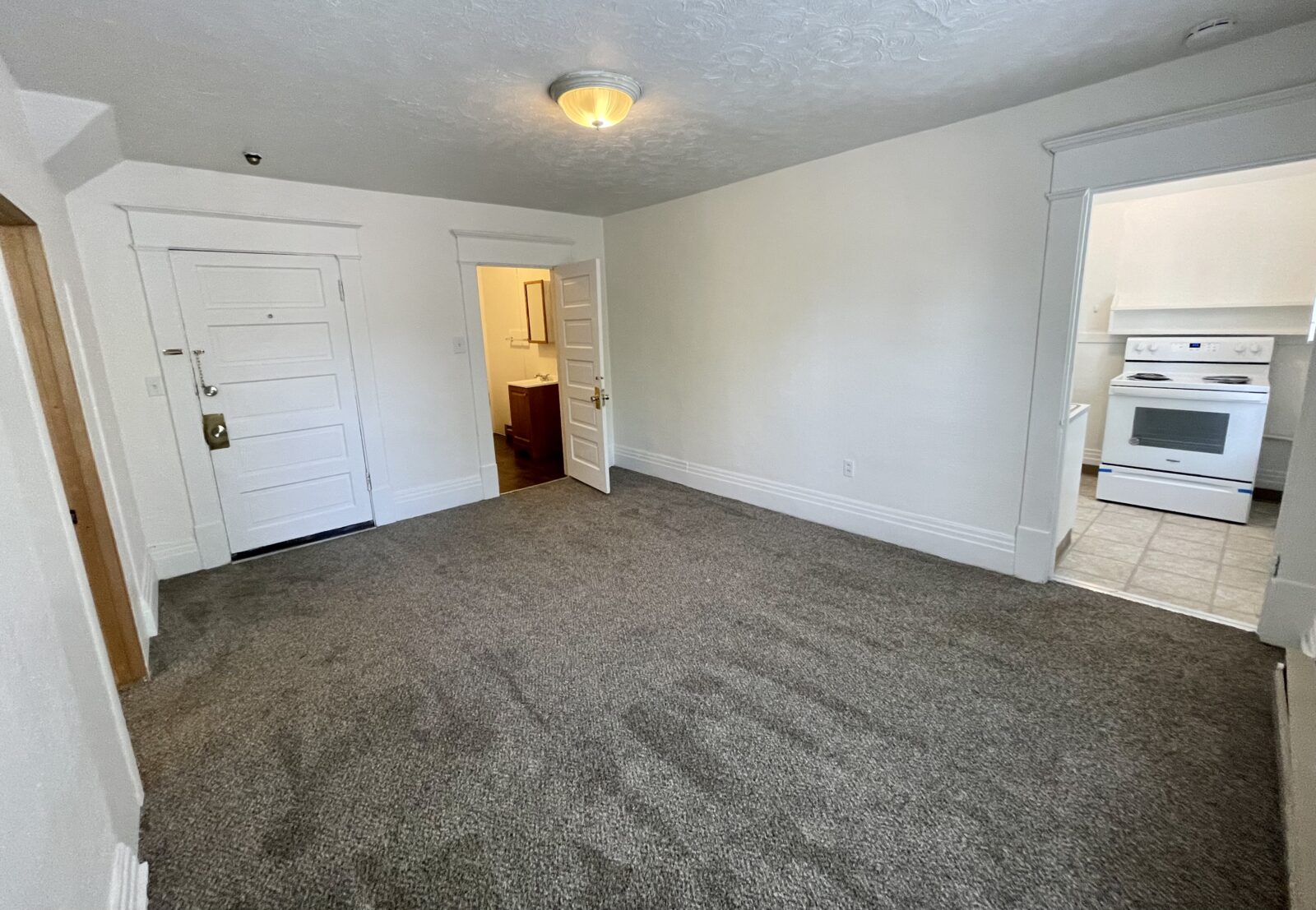 1125 W 11th Ave