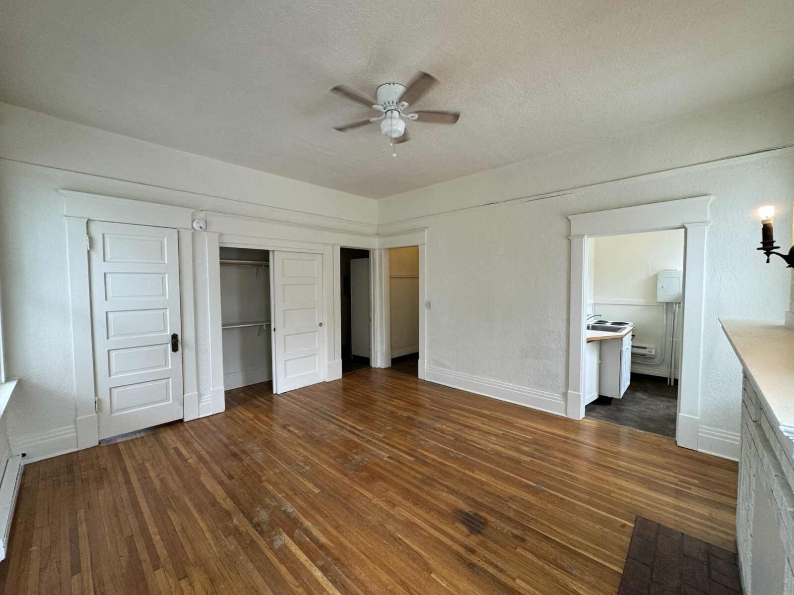 1125 W 11th Ave