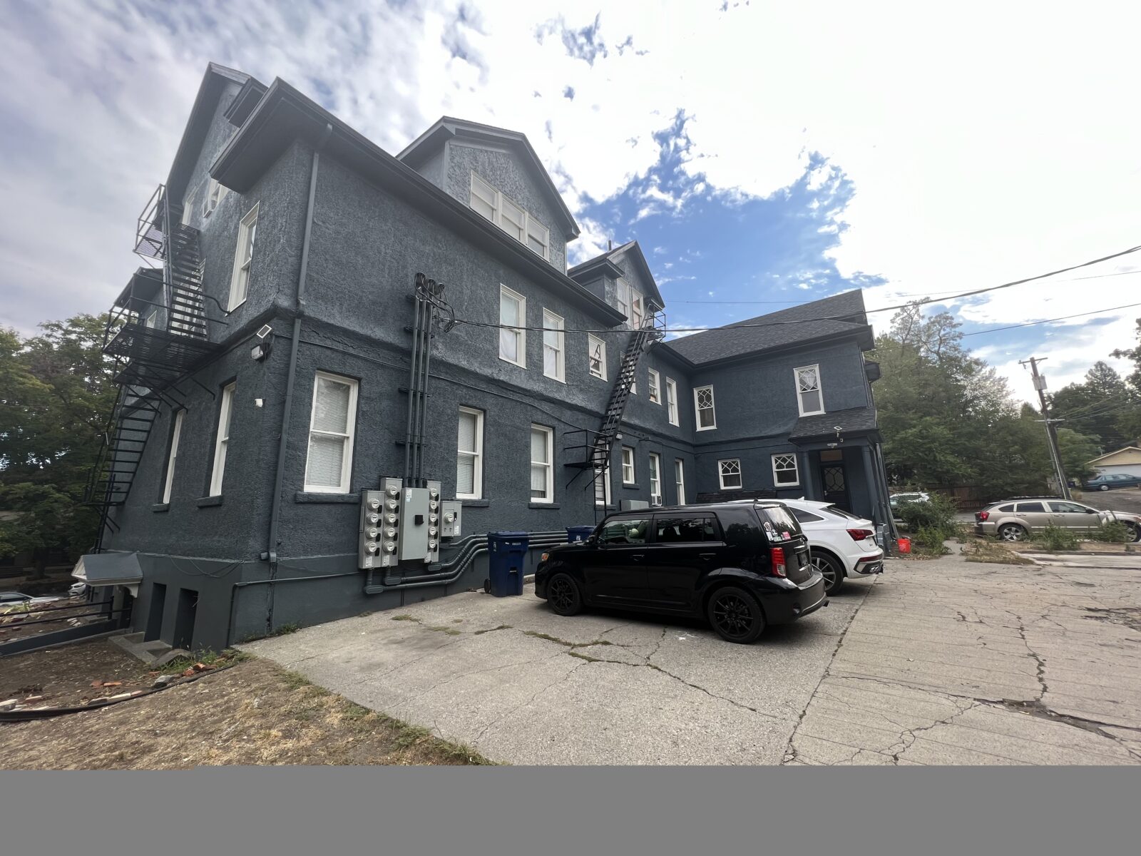 1125 W 11th Ave